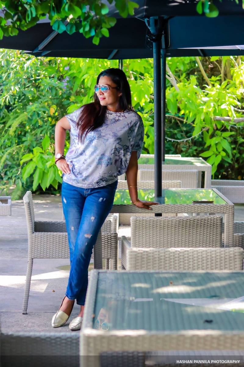 Srimali Fonseka Hot Ripped Jeans Srimali Fonseka Hot Ripped Jeans