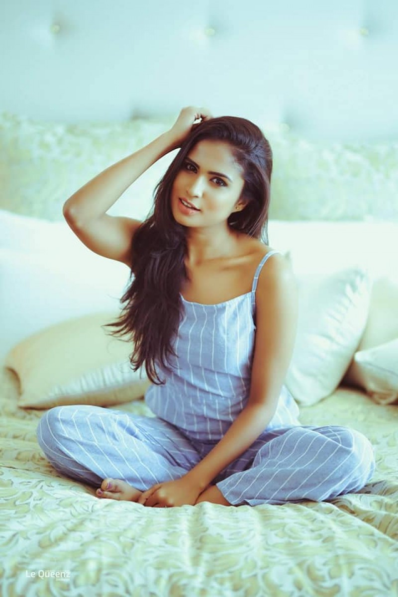 Poornima Videshika Bed Clicks Poornima Videshika Bed Clicks