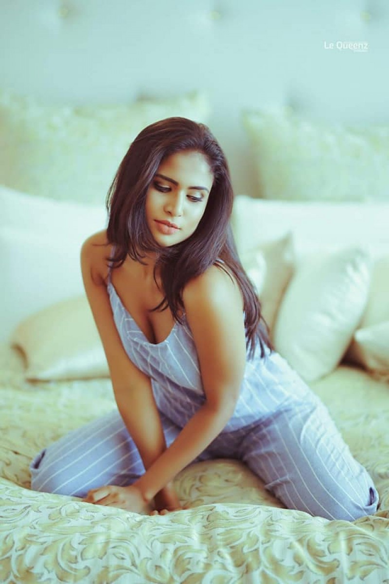 Poornima Videshika Bed Clicks Poornima Videshika Bed Clicks