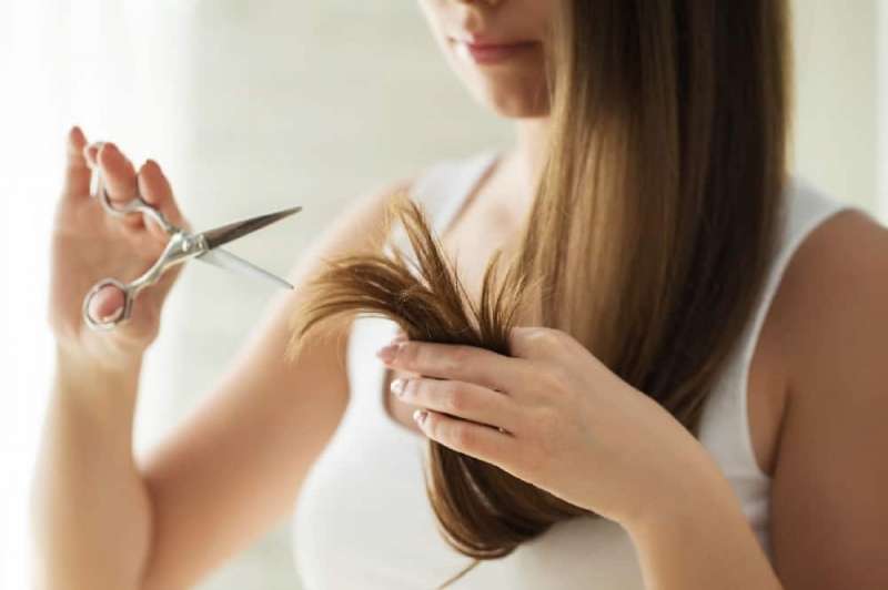 cutting hair ends