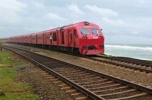 කොටුව සහ මරදාන දුම්රිය ස්ථාන අතර දුම්රියක් පීලි පනියි