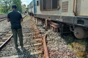 අදත් (මැයි 1) දුම්රියක් පීලි පනී