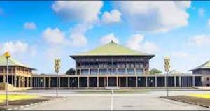 පාර්ලිමේන්තු ලොක්කෝ මැතිසභා වියදම් අවභාවිතා කර සවාරි ගිහින්