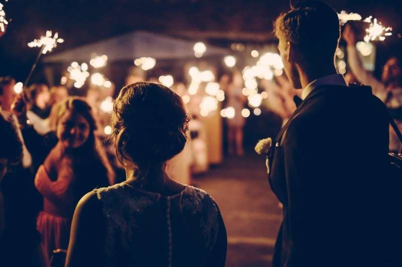 සැදෑ සමයේ උත්සව අවස්ථාවකට සහභාගි වන ඔබට